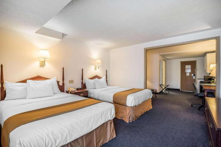 Upgrade Business Suite 2 Double Beds (8 of 14)