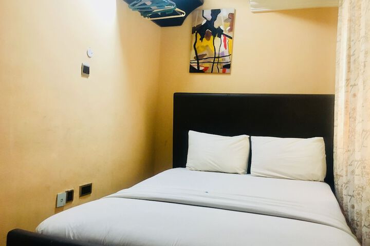 Room 6 of 34