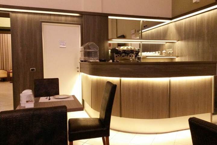 Lounge 44 of 56