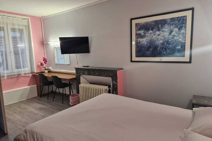 Room 6 of 25