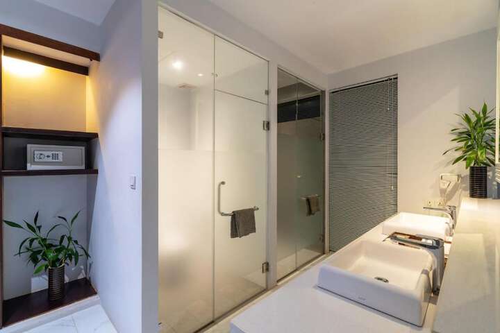 Room 44 of 63