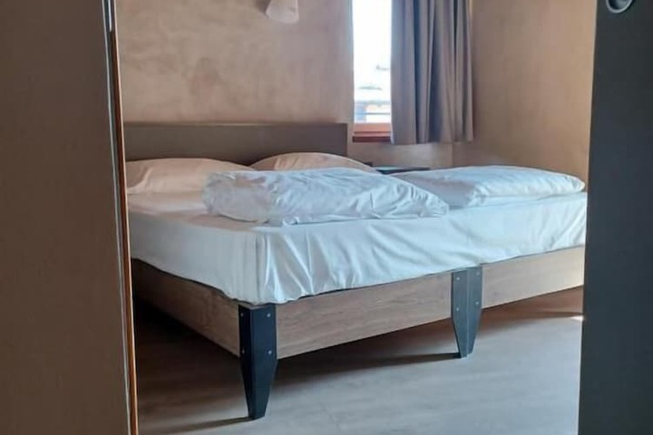 Room 6 of 20