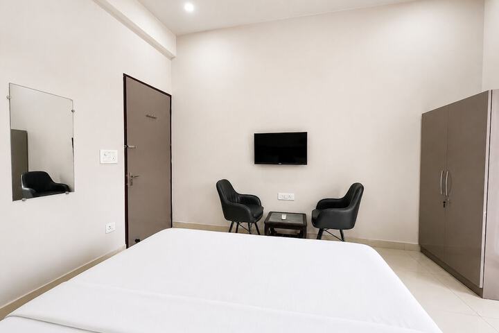 Room 2 of 35