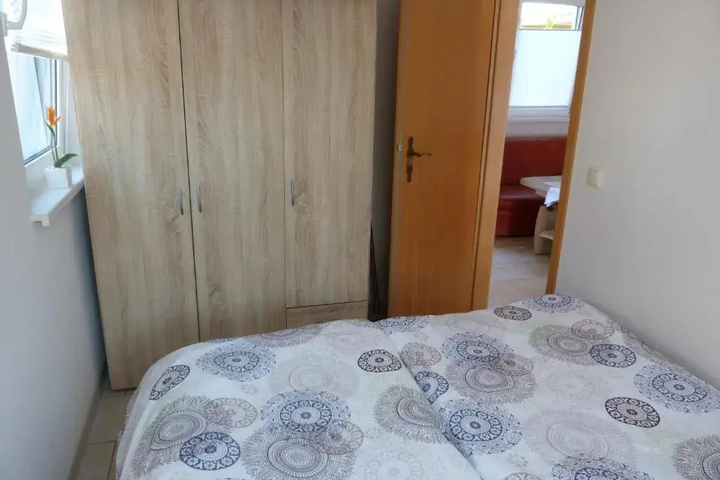 Room 4 of 15
