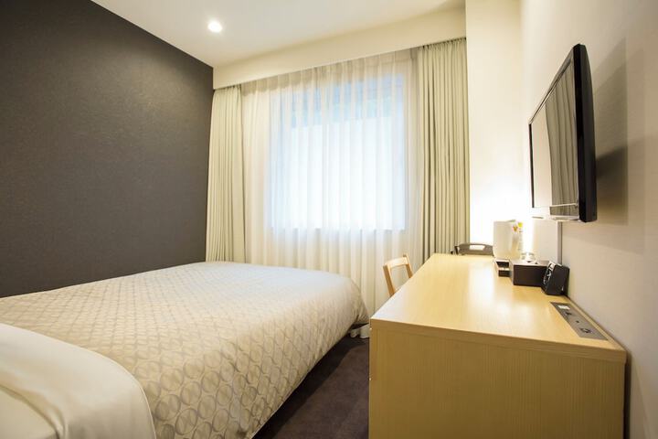 Room 6 of 48