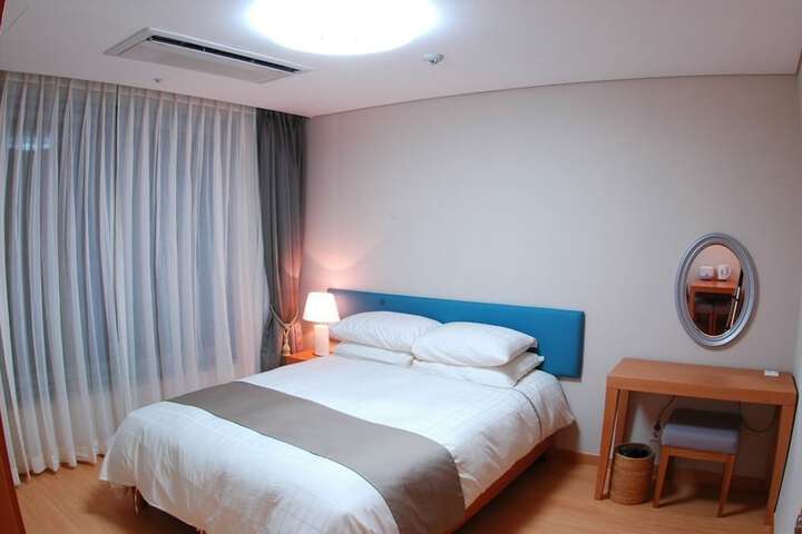 Room 4 of 51