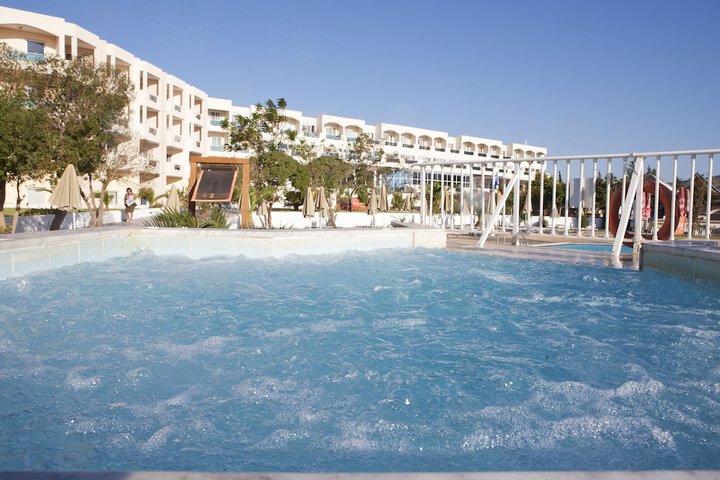 Pool 61 of 229