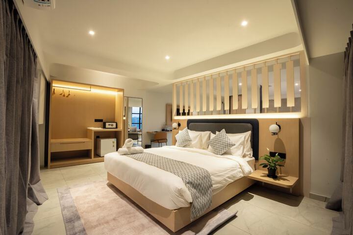 Room 50 of 90