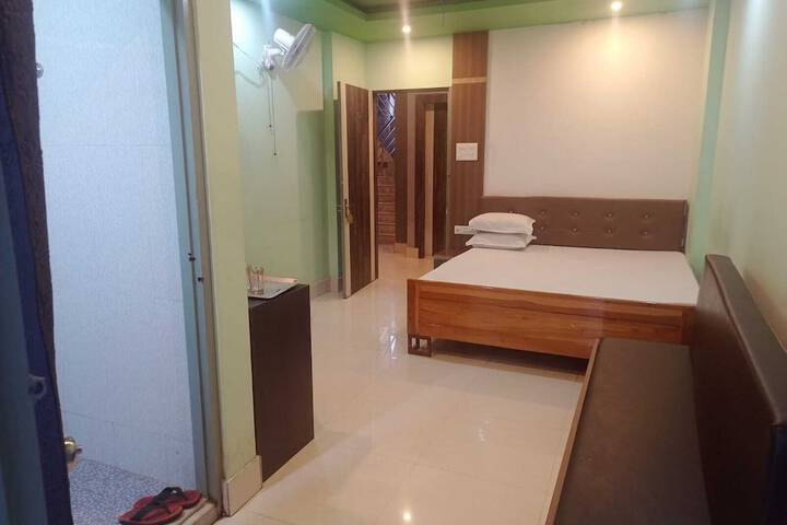 Room 4 of 7