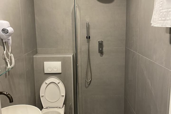 Room 43 of 46