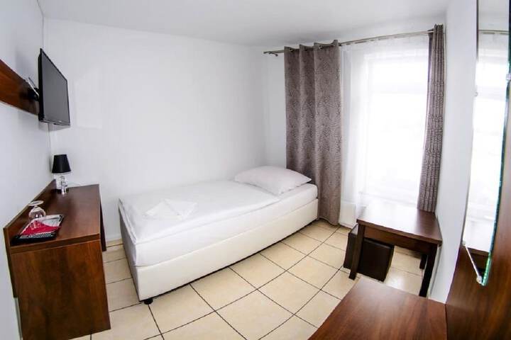 Room 6 of 26