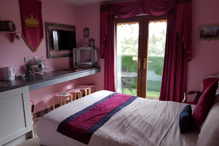 Room 10 of 83