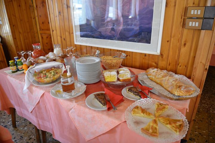 Breakfast/Coffee Service 34 of 54