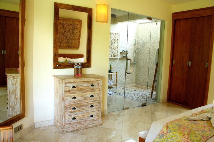 Room 3 of 110