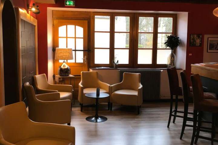 Lounge 47 of 62