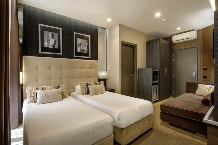 Room 104 of 289