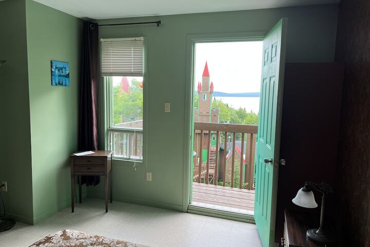 Room 5 of 27