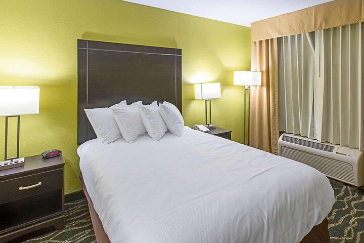 Standard Room, King or Two Doubles (19 of 24)