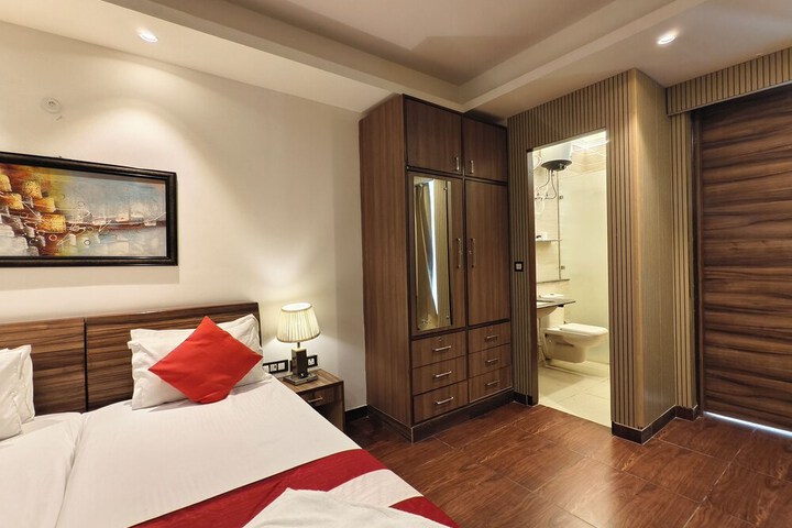 Room 30 of 90