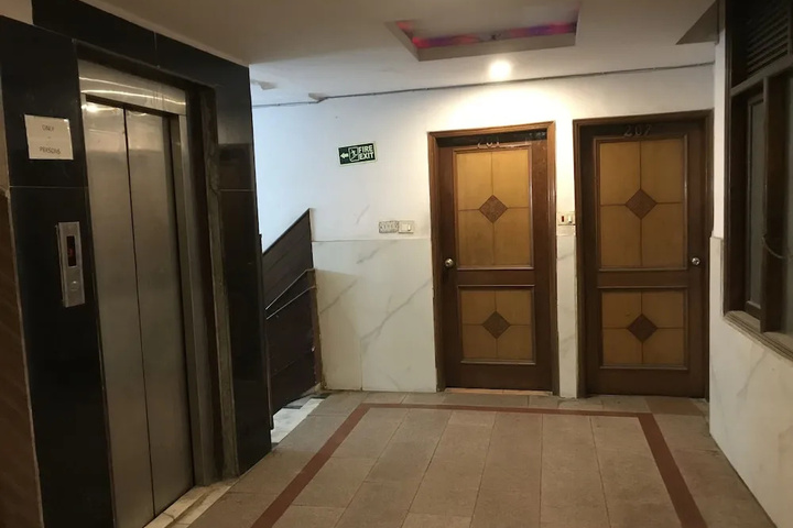Room 10 of 16