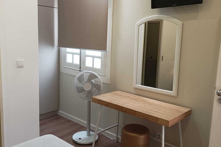 Room 13 of 40