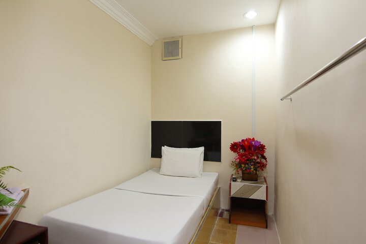 Room 5 of 15