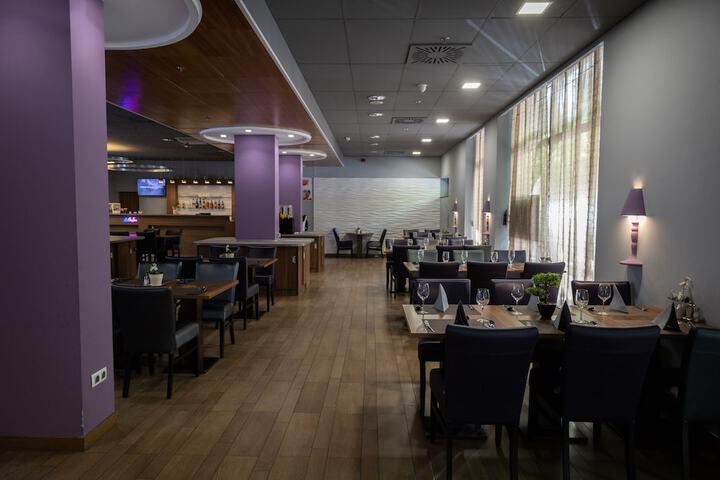 Dining 82 of 138