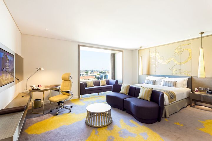 Room 6 of 250