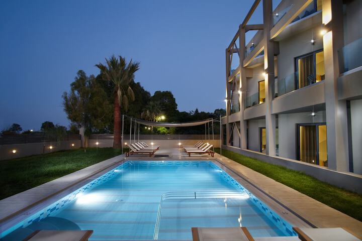 Pools & Facilities