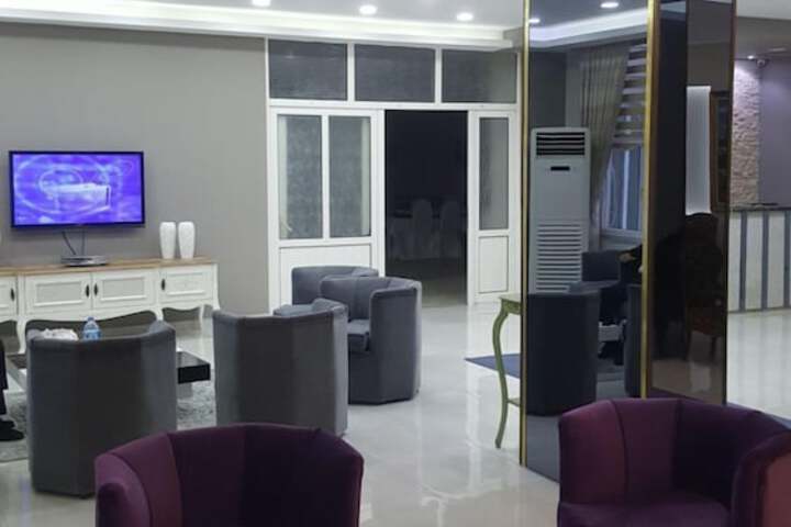 Room 6 of 15