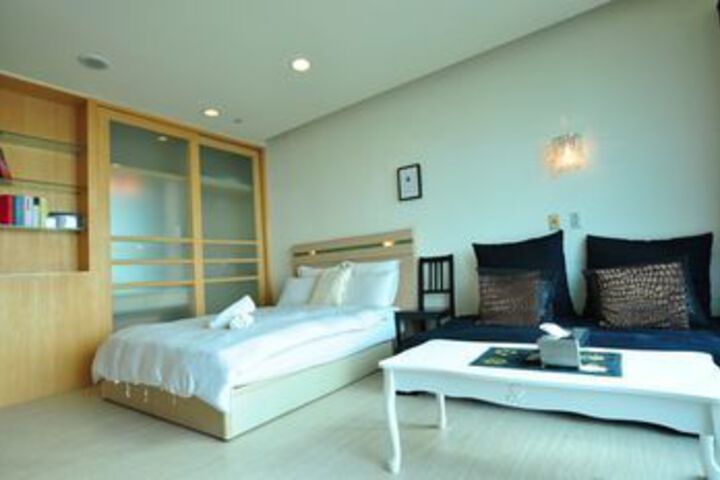 Room 12 of 20