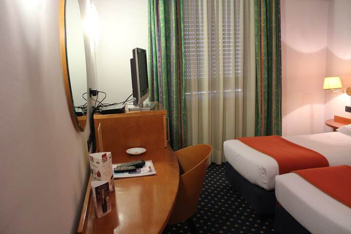 Room 31 of 82