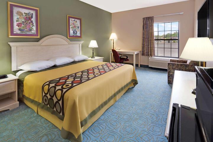 1 King Bed (3 of 17)