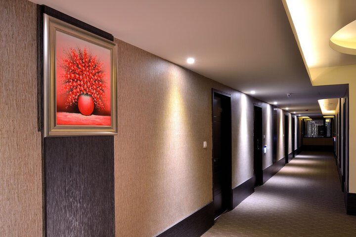 Ballroom/Hall 35 of 39