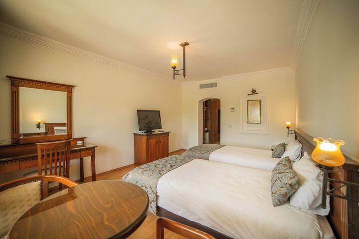 Room 9 of 38