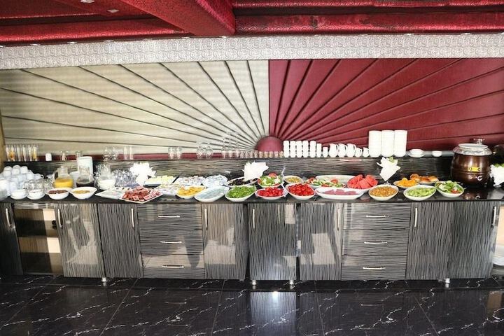 Dining 4 of 18