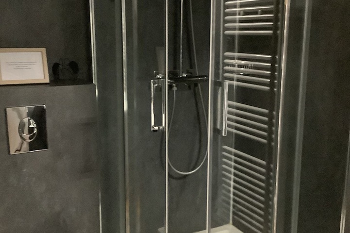 Room 18 of 33