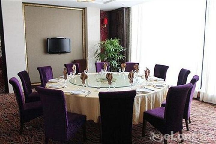 Dining 17 of 75