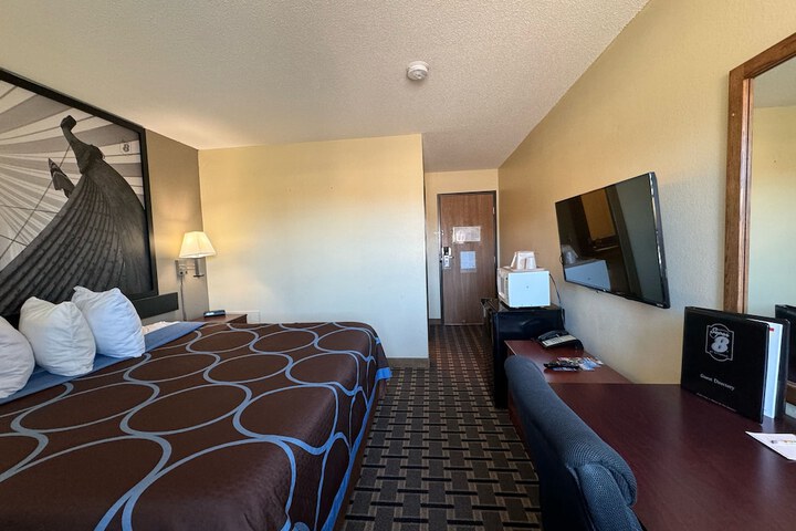 1 King Bed (12 of 13)