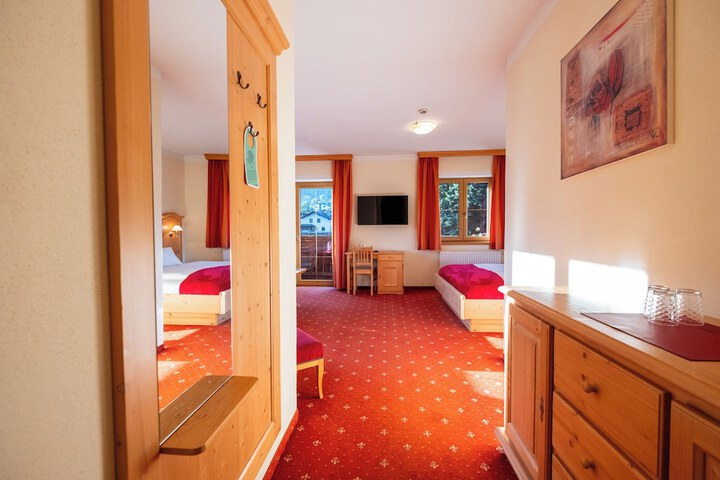 Room 7 of 39