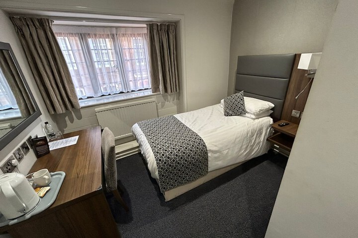 Room 21 of 97
