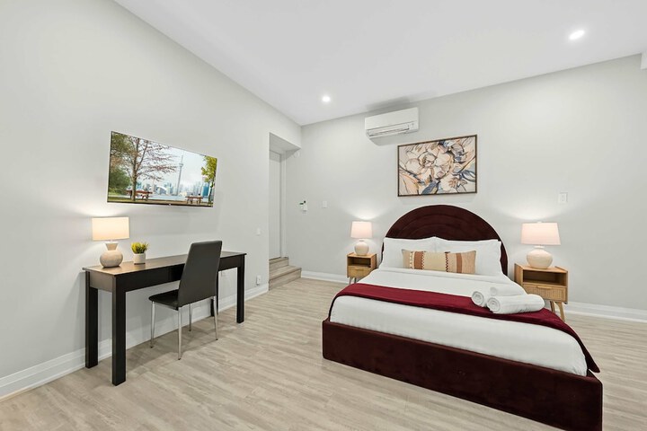 Room 4 of 28