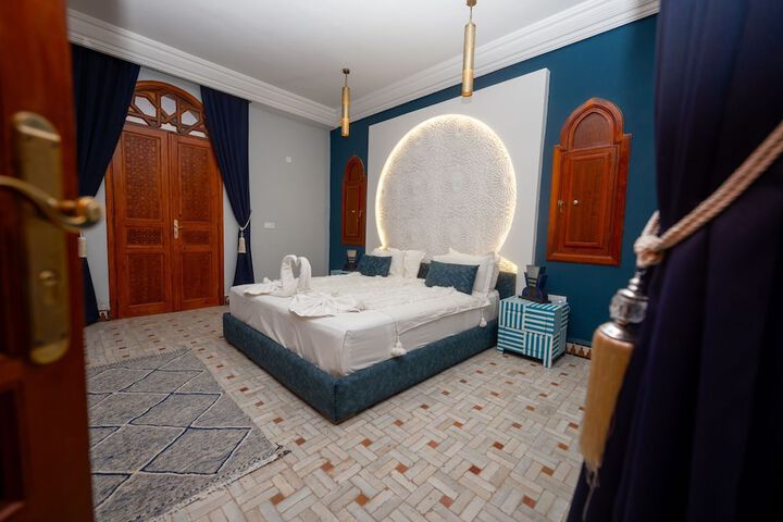 Room 8 of 32