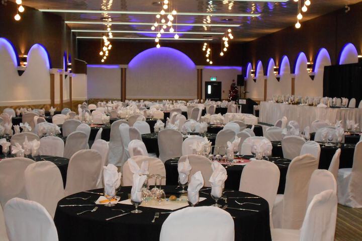Ballroom/Hall 43 of 44