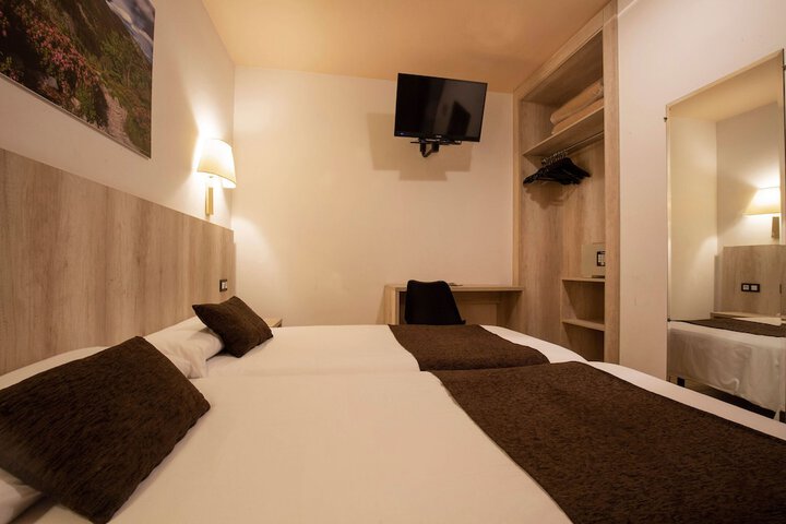 Room 15 of 48