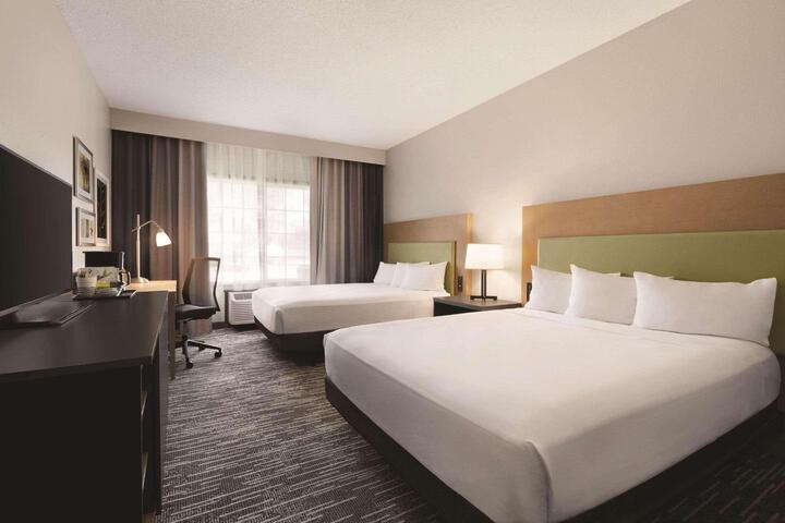 2 Queen Beds (7 of 7)