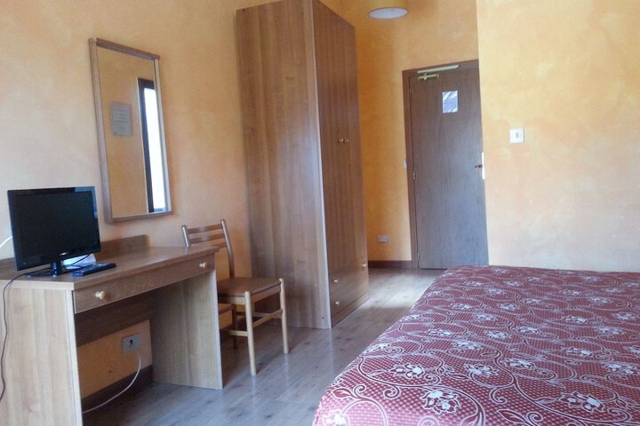 Room 32 of 72