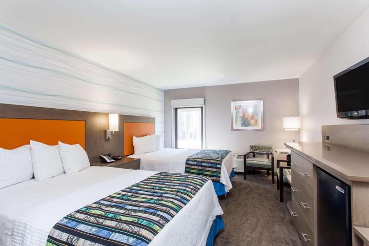 2 Double Beds (2 of 4)