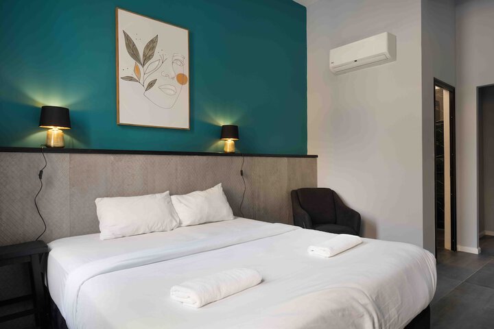 Room 42 of 86