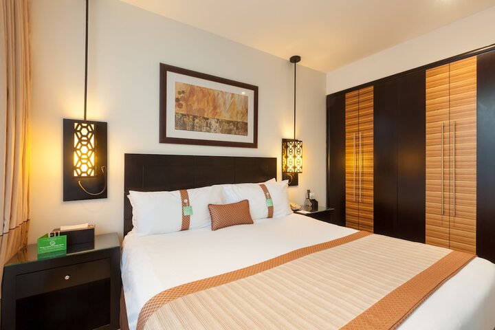 Room 45 of 211